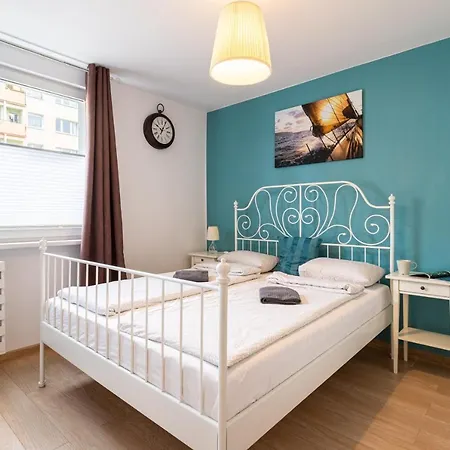 Victus Apartamenty, Livia